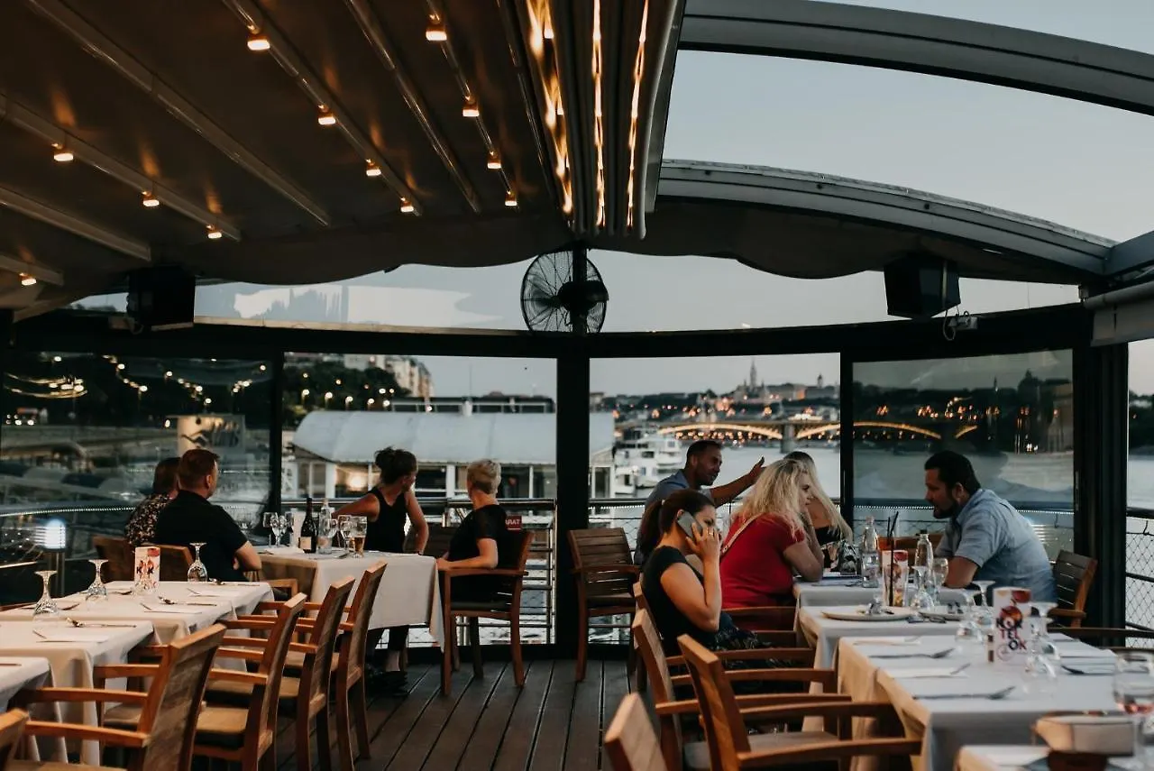 Vogue Boat Apartments Budapest
