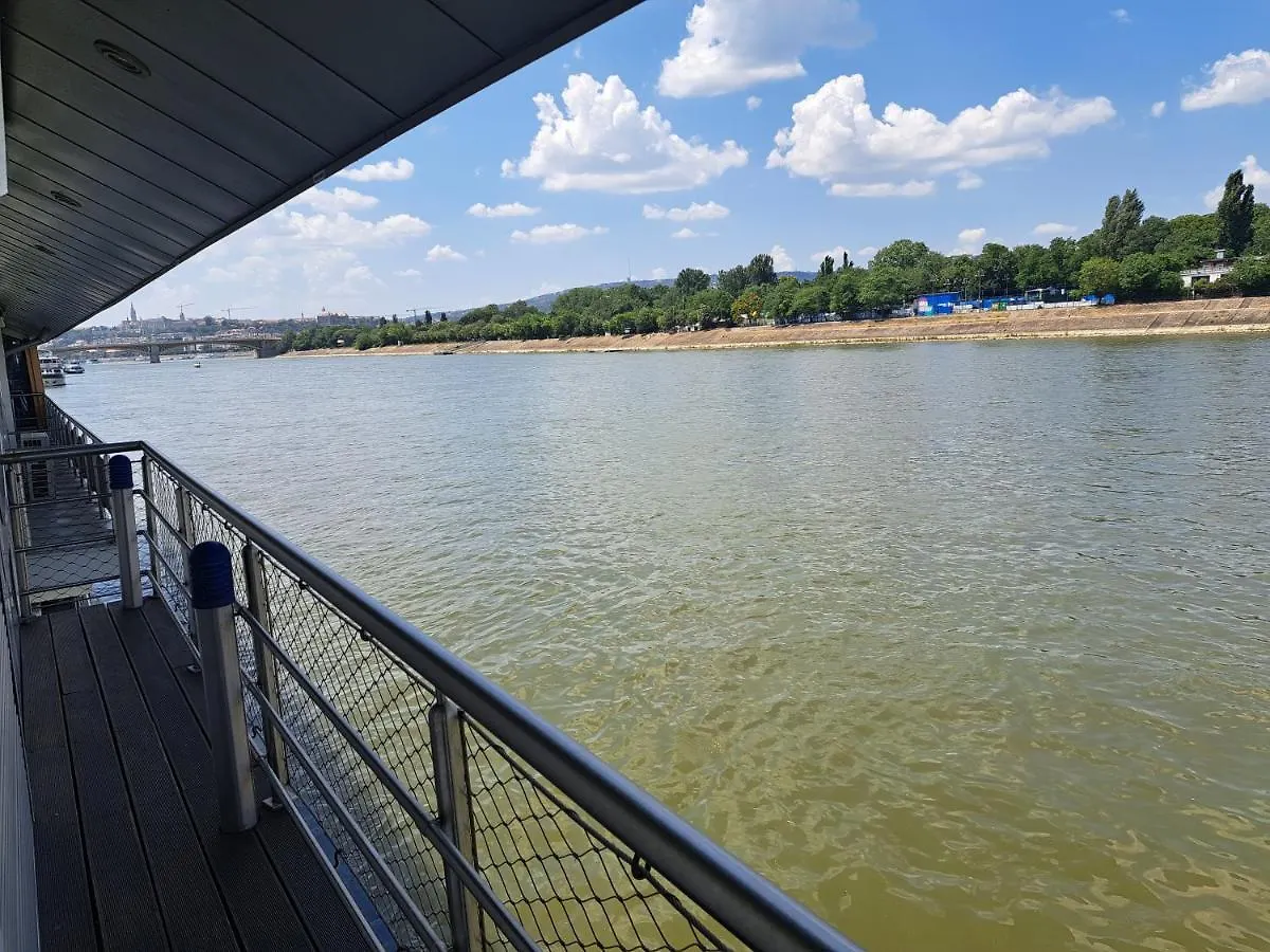 Vogue Boat Apartments Budapest