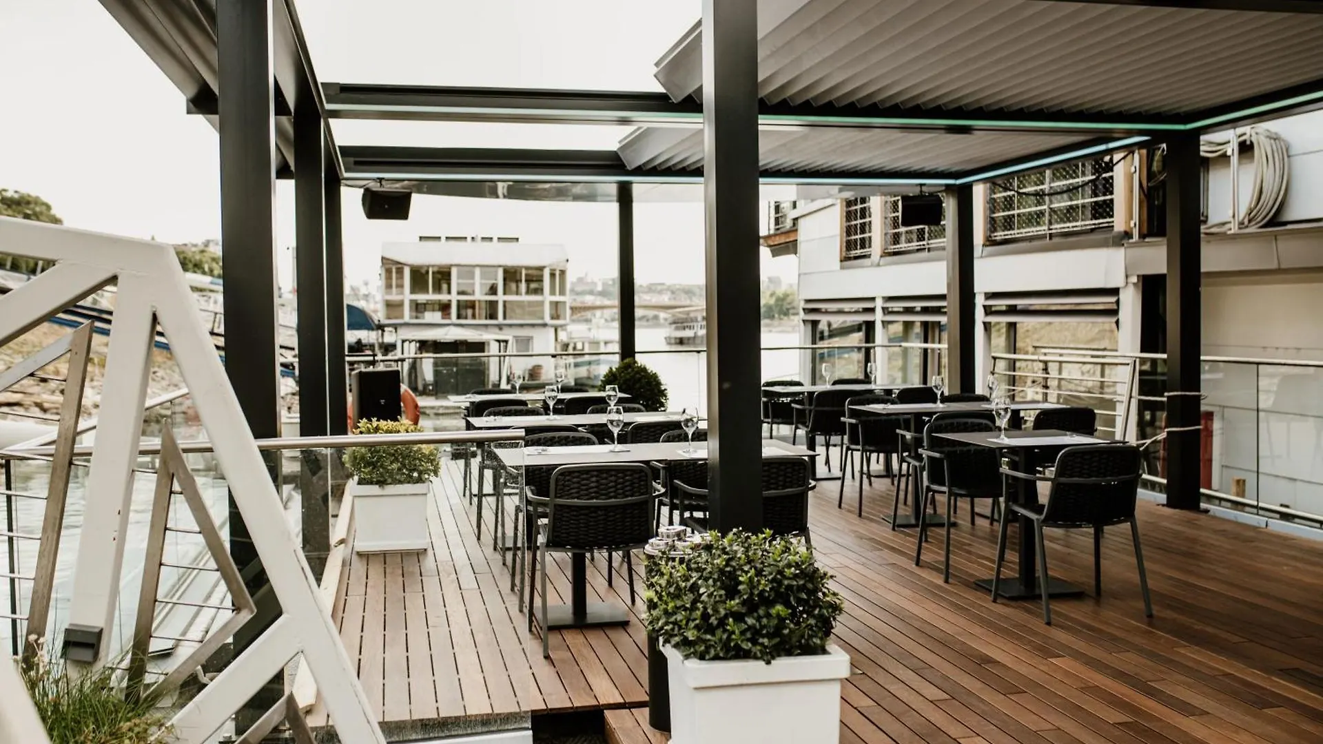 Vogue Boat Apartments Budapest
