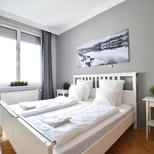 Standerd By Hi5 - Lovag Family Apartment