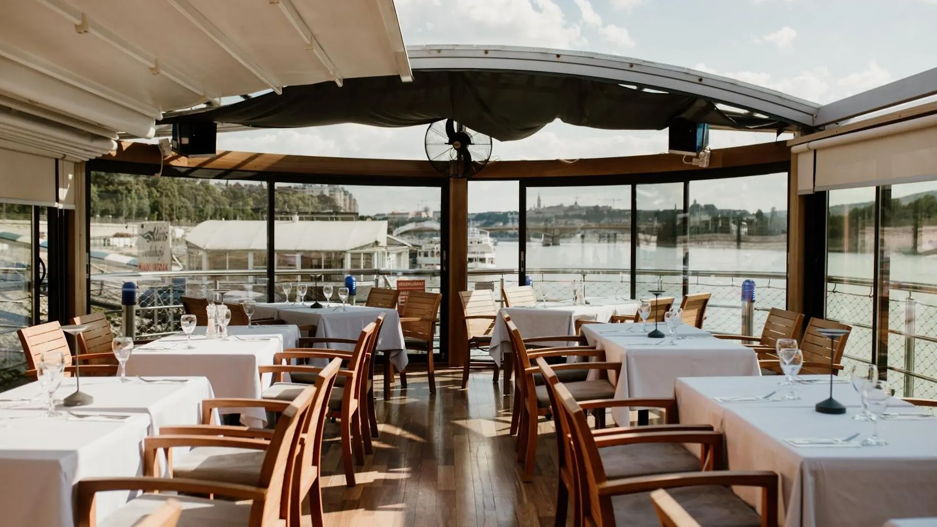 Vogue Boat Apartments Budapest