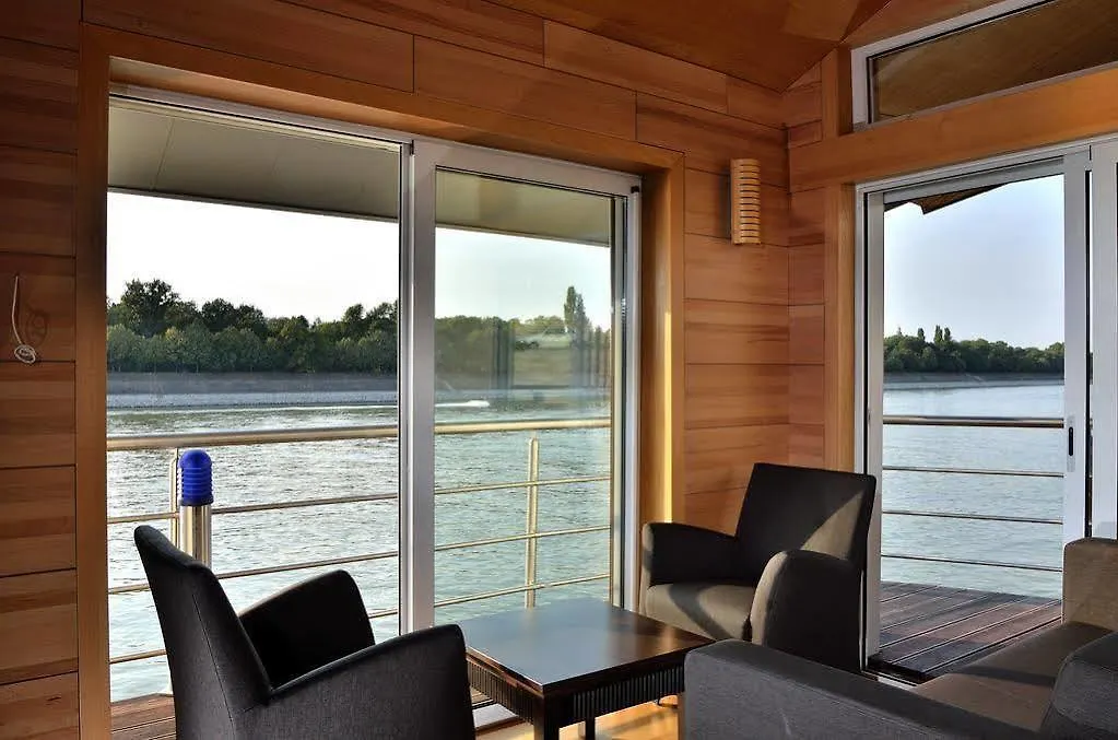 Vogue Boat Apartments Budapest Hungary